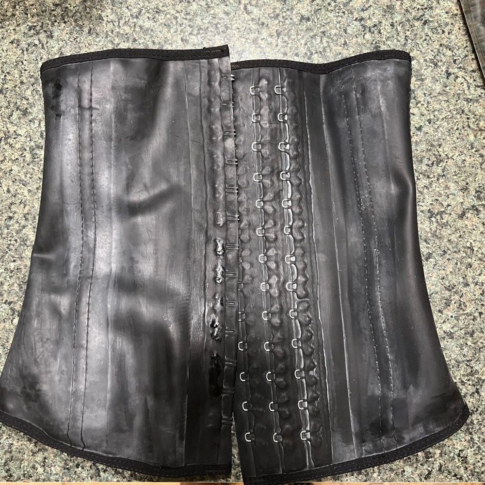 Ann Cherry Waist Trimmer (US 32)